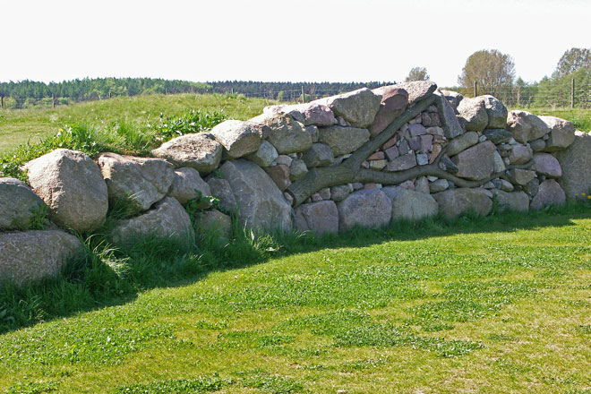 Steinsetzung auf dem Golfplatz Wittenbeck